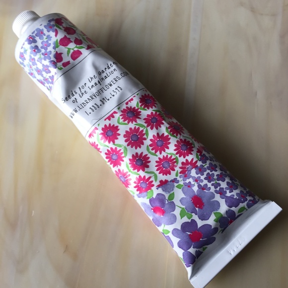 Library of Flowers Linden Handcreme 2.3oz(65.2.g) - Picture 2 of 3